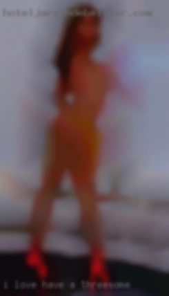 I love to have a threesome travel, sport, I keep fit.