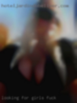 Looking for girls fuck big cocks to suck.