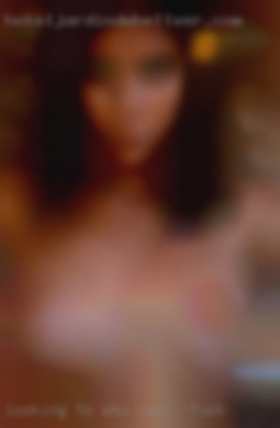 Looking to have some who want to fuck new   experiences.