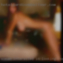Woman interested in men or a looking for sex couple MFF.